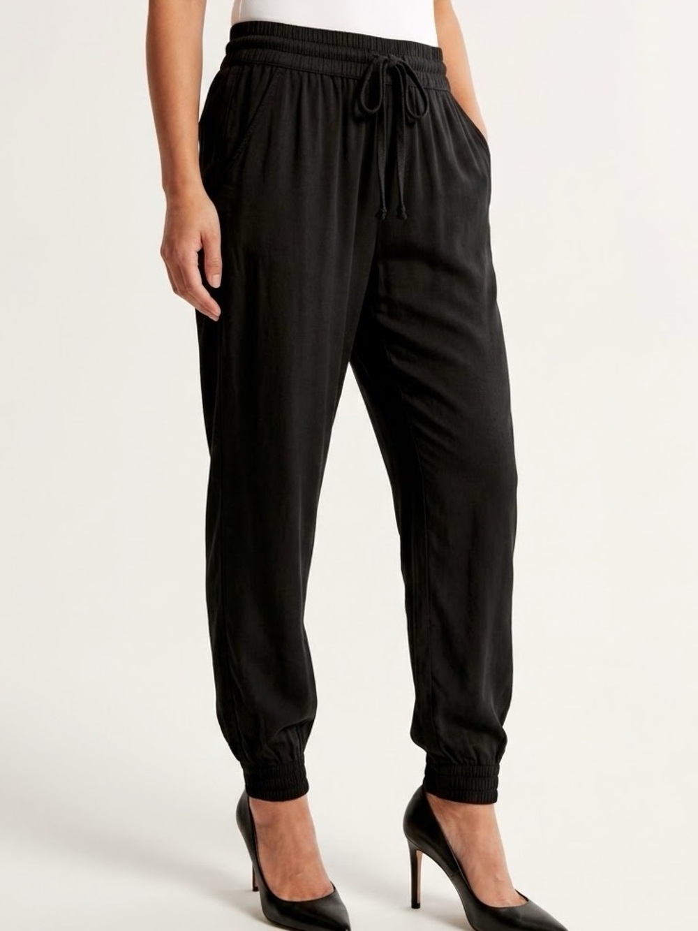Aritzia TNA Black Rayon Pull On Jogger Pants Womens Size XS Lightweight Pockets